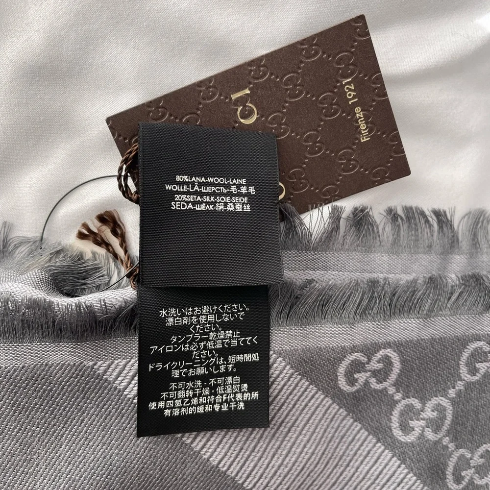 ⭐️ NWT Women’s Gucci Pearl Medium Grey GG Monogram Shawl ⭐️ - Picture 5 of 7